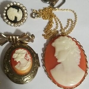 Vintage 9 piece Cameo set